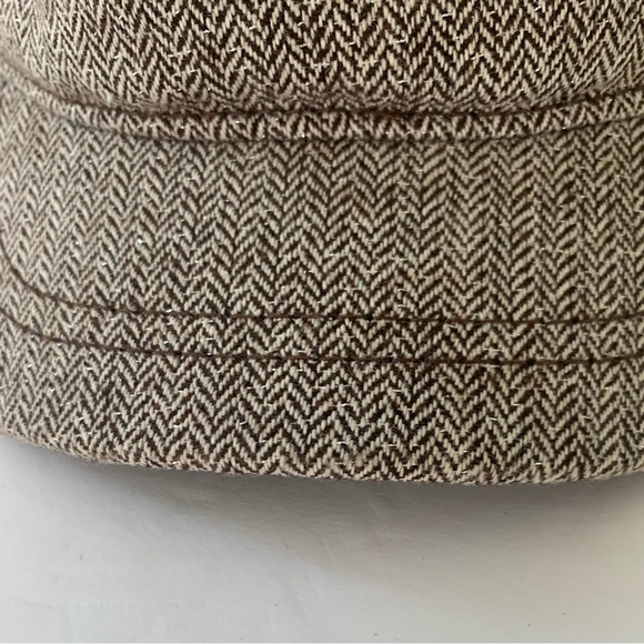 SOLDNewsboy Cap / Hat Women’s Herringbone Tweed OS Decorative Buttons EUC - Picture 7 of 13